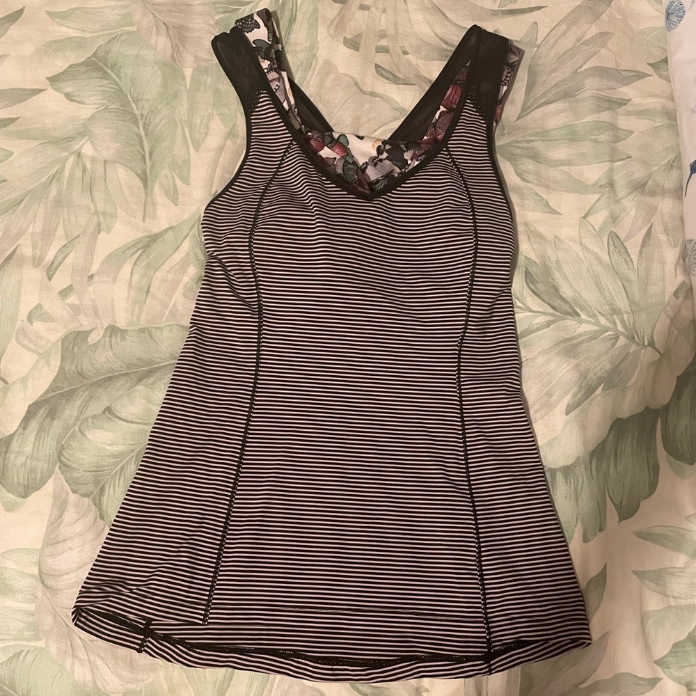 Lululemon Athletica too size 6